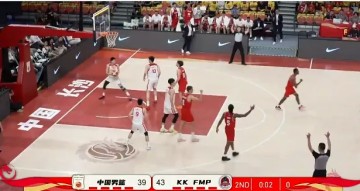 开云体育下载-男篮热身赛：王俊杰8分&amp;amp;徐昕8分，中国男篮半场39-46落后