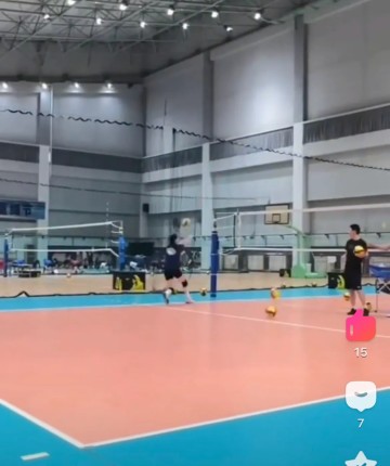上海青年女排全力冲刺赛事！两位高大主攻崛起，王之腾成教练|梁柯菲|高卉宜|球员|训练|联赛_新浪体育_新浪新闻